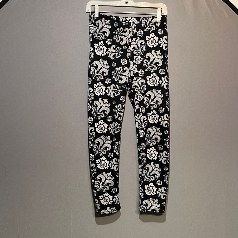 Comfy fleece Black and White Patterned Leggings
